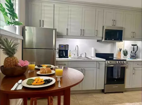 236 Liliuokalani Ave #201, Honolulu, HI 96815