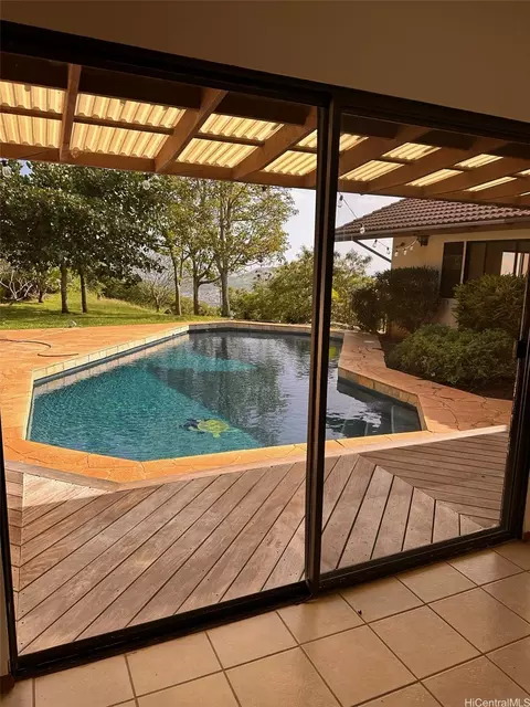 1139 Kamookoa Pl, Honolulu, HI 96825