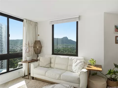300 Wai Nani Way #II1817, Honolulu, HI 96815