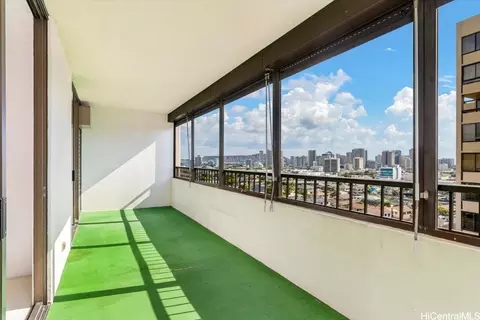 1521 Alexander St #905, Honolulu, HI 96822