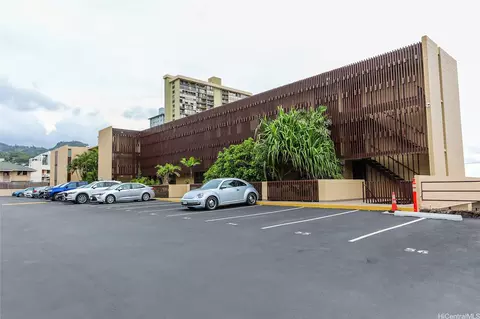 1524 Pensacola St #210, Honolulu, HI 96822