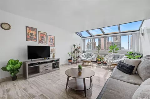 500 University Ave #904, Honolulu, HI 96826