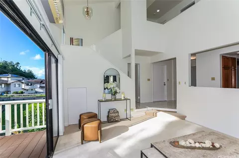 99-827 Holoai St, Aiea, HI 96701