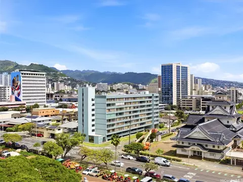 1122 Elm St #809, Honolulu, HI 96814