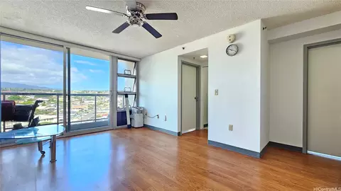 94-302 Paiwa St #902, Waipahu, HI 96797