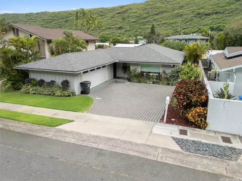 702 Hahaione St, Honolulu, HI 96825