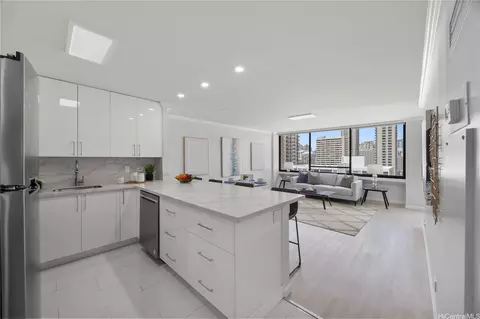 430 Lewers St #1501, Honolulu, HI 96815