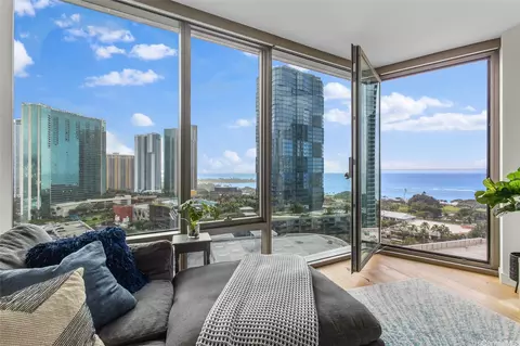 1001 Queen St #1612, Honolulu, HI 96814