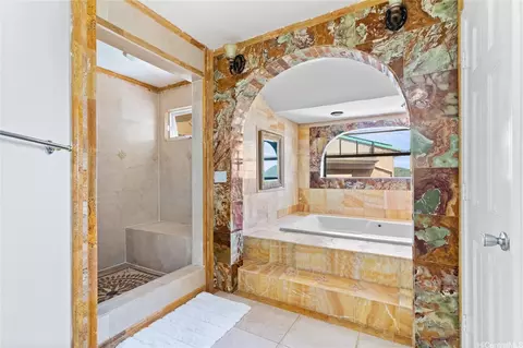 Bath - 483 Maono Loop, Honolulu, HI 96821 photo 2 of 4