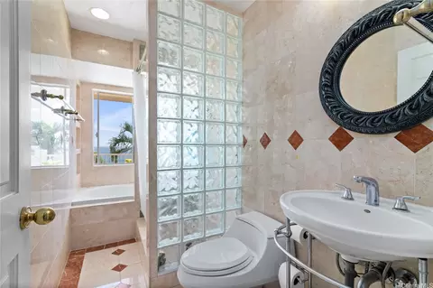 Bath - 483 Maono Loop, Honolulu, HI 96821 photo 4 of 4