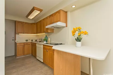 1560 Kanunu St #805, Honolulu, HI 96814