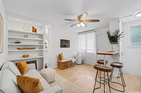 1036 Green St #205, Honolulu, HI 96822