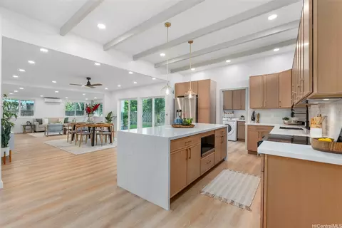 584 Kipuka Pl, Kailua, HI 96734