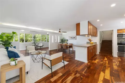 920 Leighton St, Honolulu, HI 96821