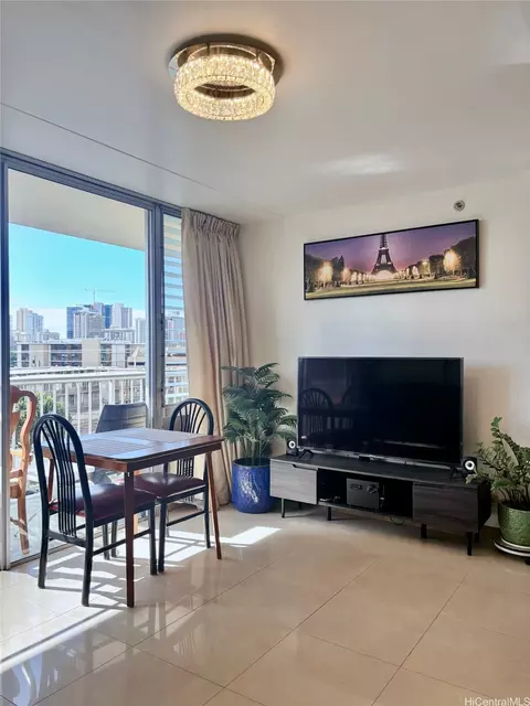 2522 Date St #505, Honolulu, HI 96826