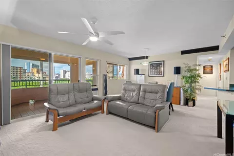 1070 Ala Napunani St #401, Honolulu, HI 96818