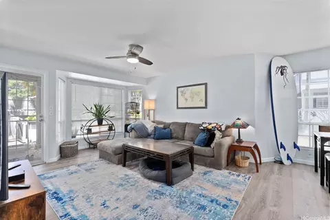 516 Mananai Pl #15A, Honolulu, HI 96818
