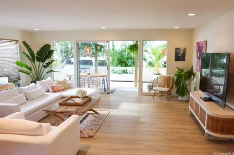 205 Kawaihae St #A6, Honolulu, HI 96825