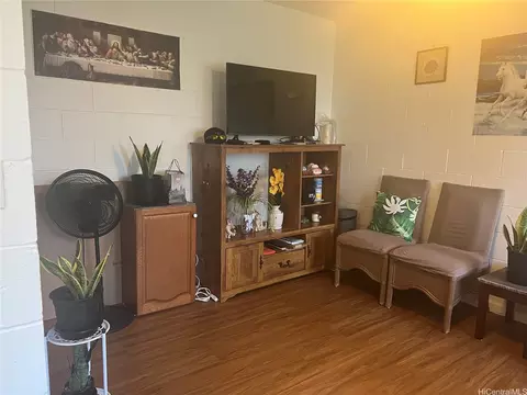 1470 Kaumualii St #B112, Honolulu, HI 96817