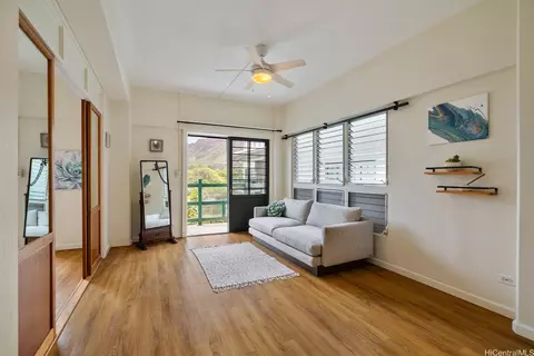 2957 Kalakaua Ave #501, Honolulu, HI 96815