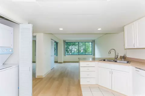 1314 Kalakaua Ave #403, Honolulu, HI 96826