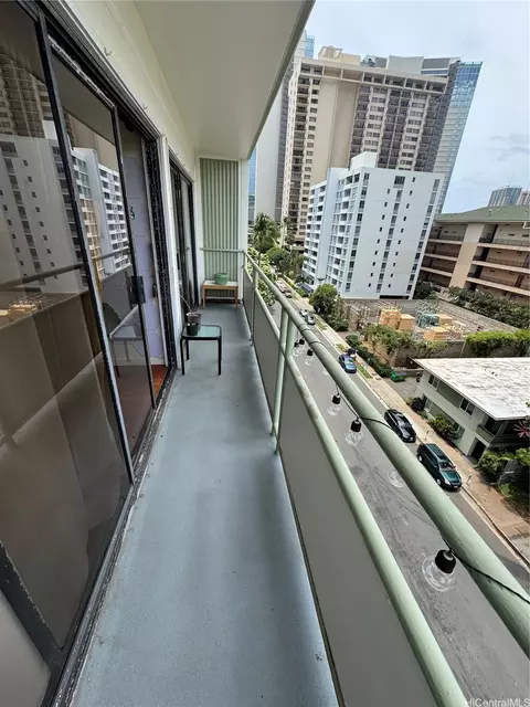 445 Kaiolu St #710, Honolulu, HI 96815