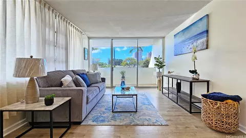 2825 S King St #201, Honolulu, HI 96826