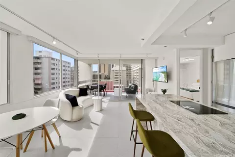 2427 Kuhio Ave #807, Honolulu, HI 96815