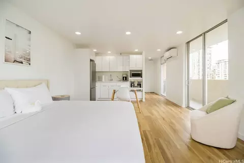 364 Seaside Ave #901, Honolulu, HI 96815