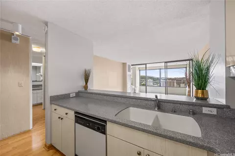 1717 Mott Smith Dr #2005, Honolulu, HI 96822