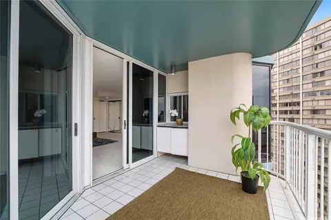1212 Nuuanu Ave #2402, Honolulu, HI 96817