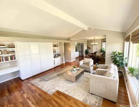 125 Maunalanikai Pl, Honolulu, HI 96816