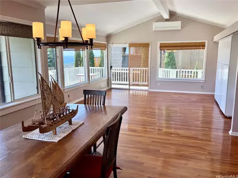 125 Maunalanikai Pl, Honolulu, HI 96816