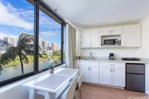 444 Niu St #812, Honolulu, HI 96815