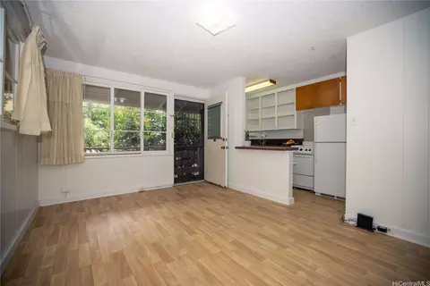 423 Kaiolu St #207, Honolulu, HI 96815