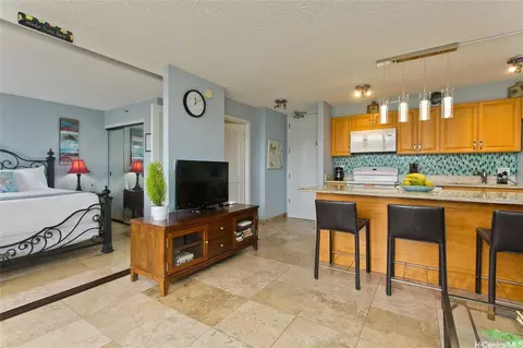 201 Ohua Ave #2107 MAUKA TOWER II, Honolulu, HI 96815