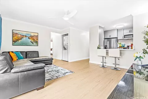 731 Amana St #904, Honolulu, HI 96814