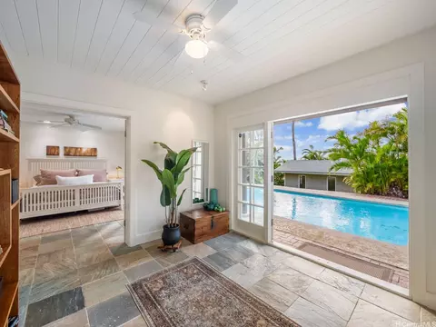 252 Lumahai Pl, Honolulu, HI 96825