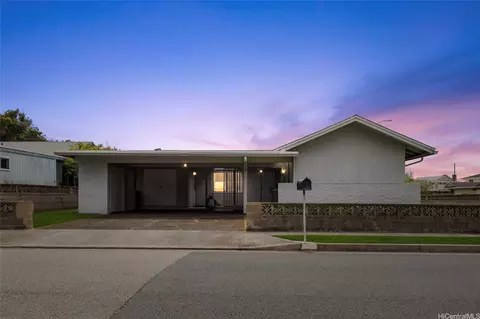 7203 Kipu Pl, Honolulu, HI 96825