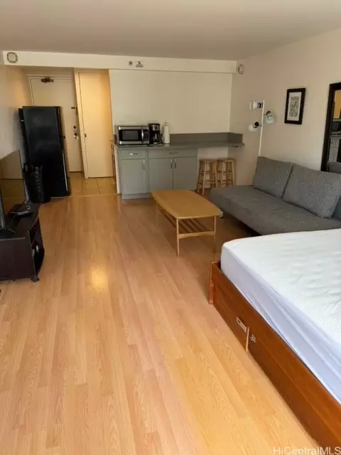 445 Seaside Ave #1107, Honolulu, HI 96815