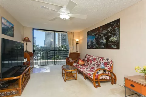 440 Seaside Ave #605, Honolulu, HI 96815