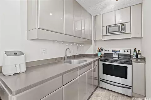 2845 Waialae Ave #321, Honolulu, HI 96826
