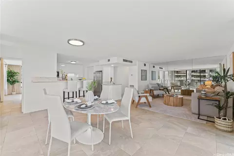 1910 Ala Moana Blvd #16A, Honolulu, HI 96814