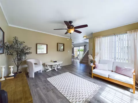 572 Mananai Pl #20A, Honolulu, HI 96818