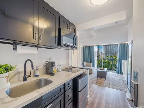 2427 Kuhio Ave #804, Honolulu, HI 96815