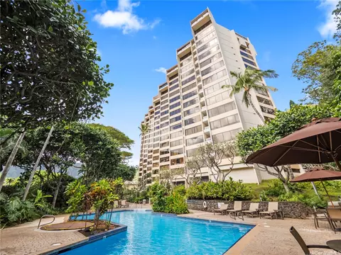 555 Hahaione St #12E, Honolulu, HI 96825