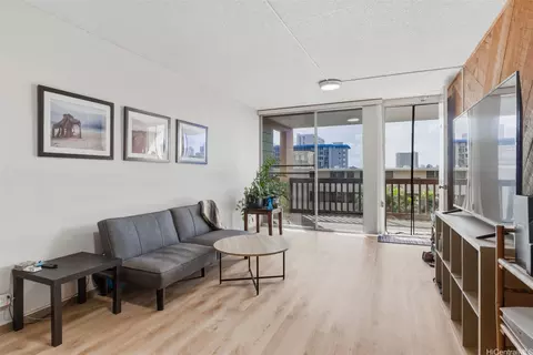 1524 Pensacola St #318, Honolulu, HI 96822