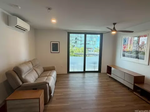 987 Queen St #908, Honolulu, HI 96814