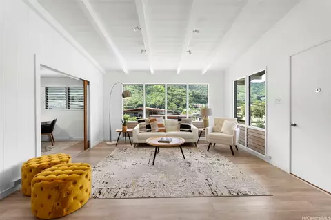 3582 Kumukoa St, Honolulu, HI 96822
