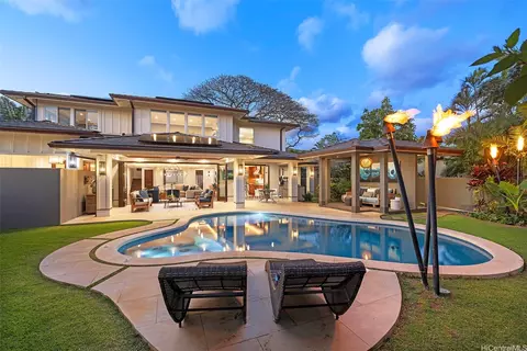 55 Niuiki Cir, Honolulu, HI 96821